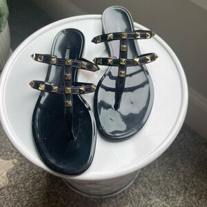 Steve Madden Woman’s Sandals in SZ 8 in gently used condition